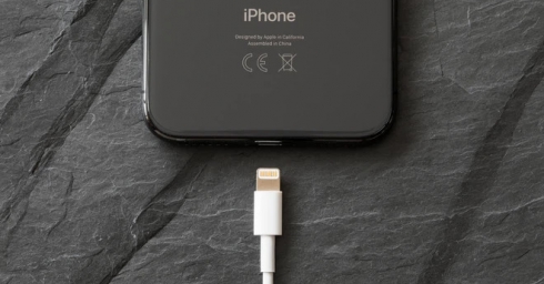 Apple được cấp bằng sáng chế cổng sạc từ tính trên iPhone, có thể sẽ thay thế Lightning