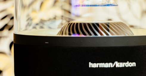 Đánh giá loa không dây Harman Kardon Aura Plus: Đẹp xuất sắc, nhiều lựa chọn kết nối, chất âm hay