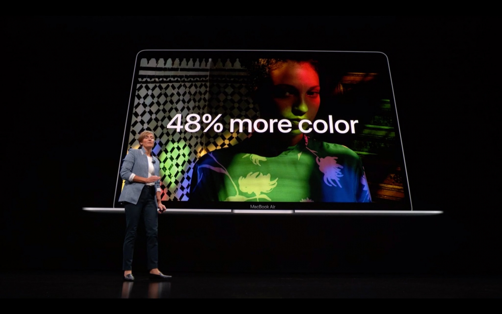 Số lượng màu mà màn hình Macbook Air mới có thể thể hiện hơn 48% so với đời cũ. Anh em sẽ thấy màu sắc rực hơn, đẹp hơn, không nhạt như cũ nữa.